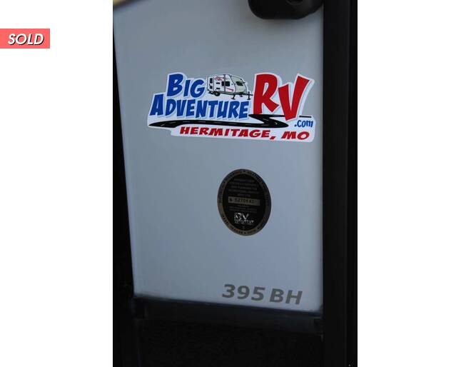2019 Keystone Avalanche 395BH Fifth Wheel at Big Adventure RV STOCK# AV19295 Photo 5