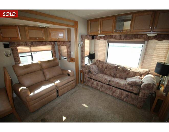 2006 Carriage Cameo LXI 35FD3 Fifth Wheel at Big Adventure RV STOCK# CC06007 Photo 7