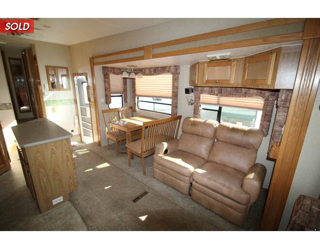 2006 Carriage Cameo LXI 35FD3 Fifth Wheel at Big Adventure RV STOCK# CC06007 Photo 8