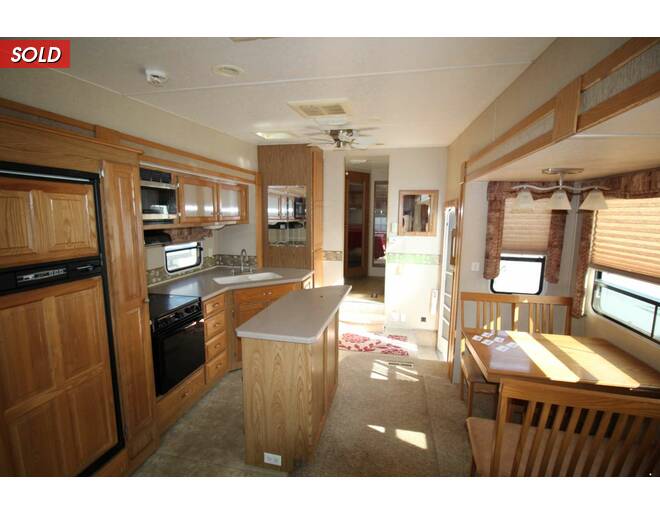 2006 Carriage Cameo LXI 35FD3 Fifth Wheel at Big Adventure RV STOCK# CC06007 Photo 9